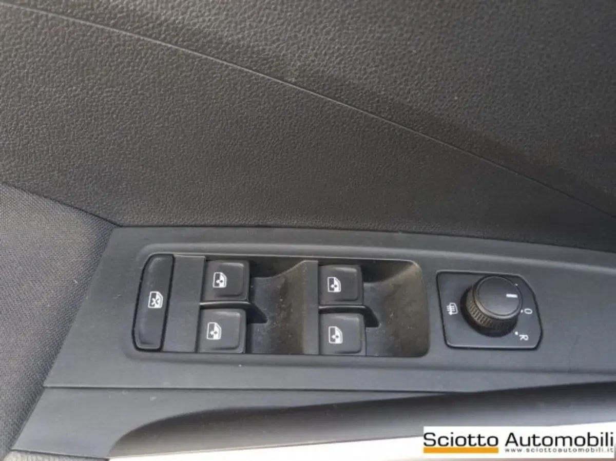 Skoda Fabia usata a Messina (12)