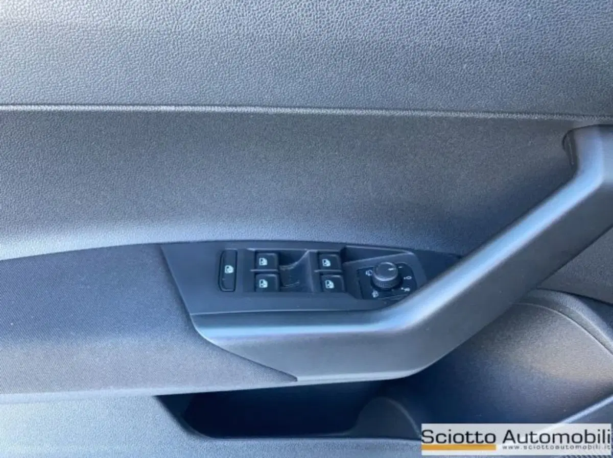 Volkswagen Taigo usata a Messina (11)