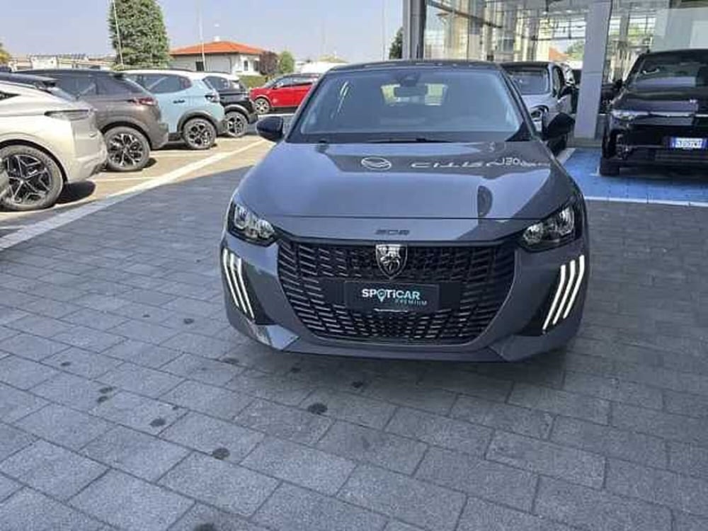 Peugeot 208 nuova a Milano (2)