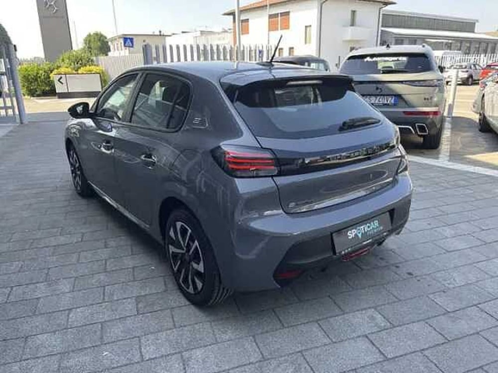 Peugeot 208 nuova a Milano (5)