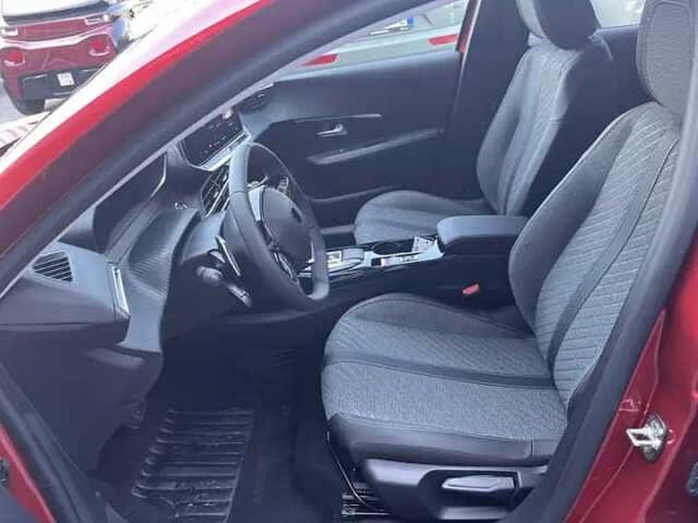 Peugeot 208 nuova a Milano (8)