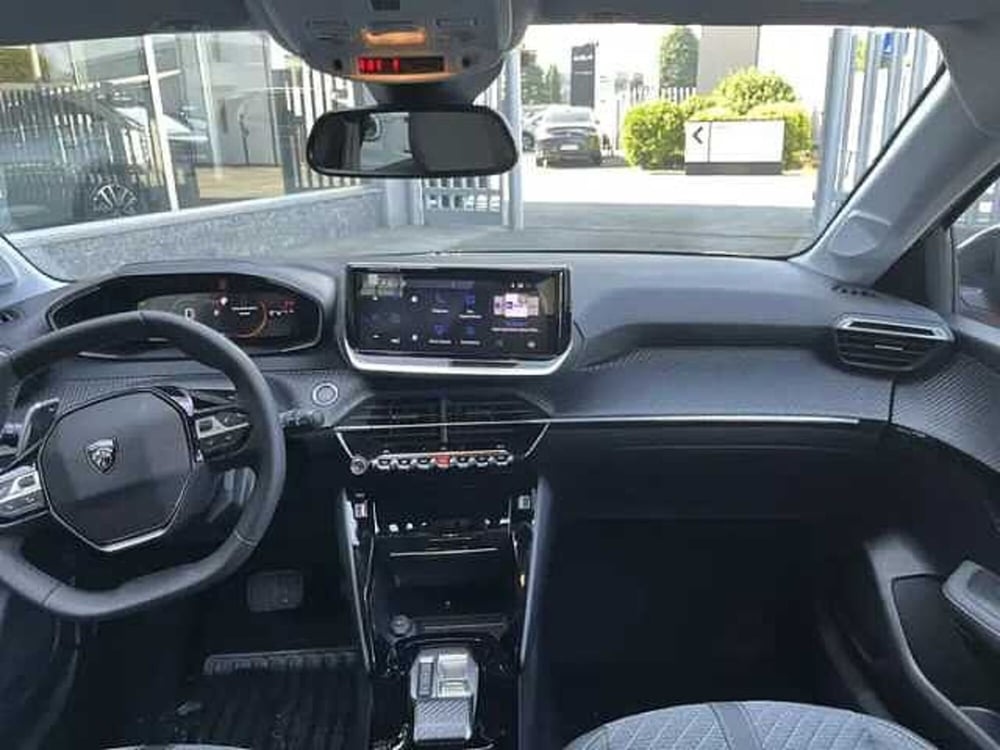 Peugeot 208 nuova a Milano (9)
