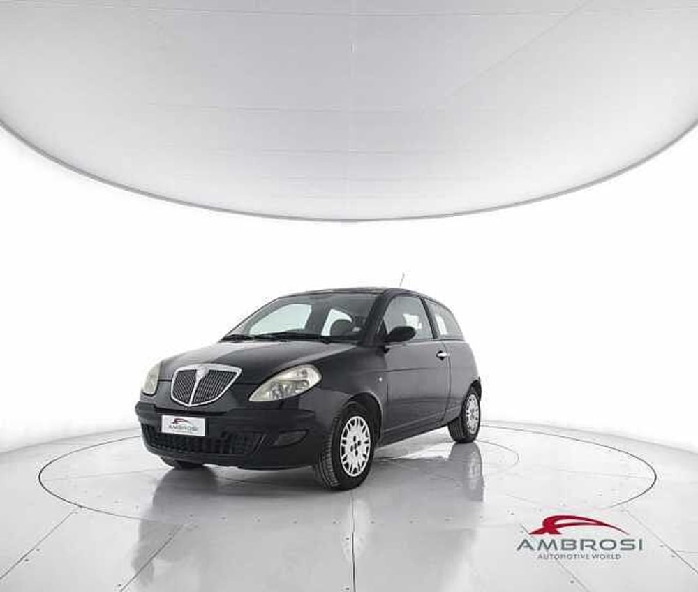 Lancia Ypsilon usata a Viterbo