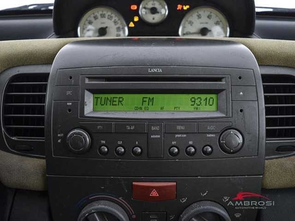 Lancia Ypsilon usata a Viterbo (15)