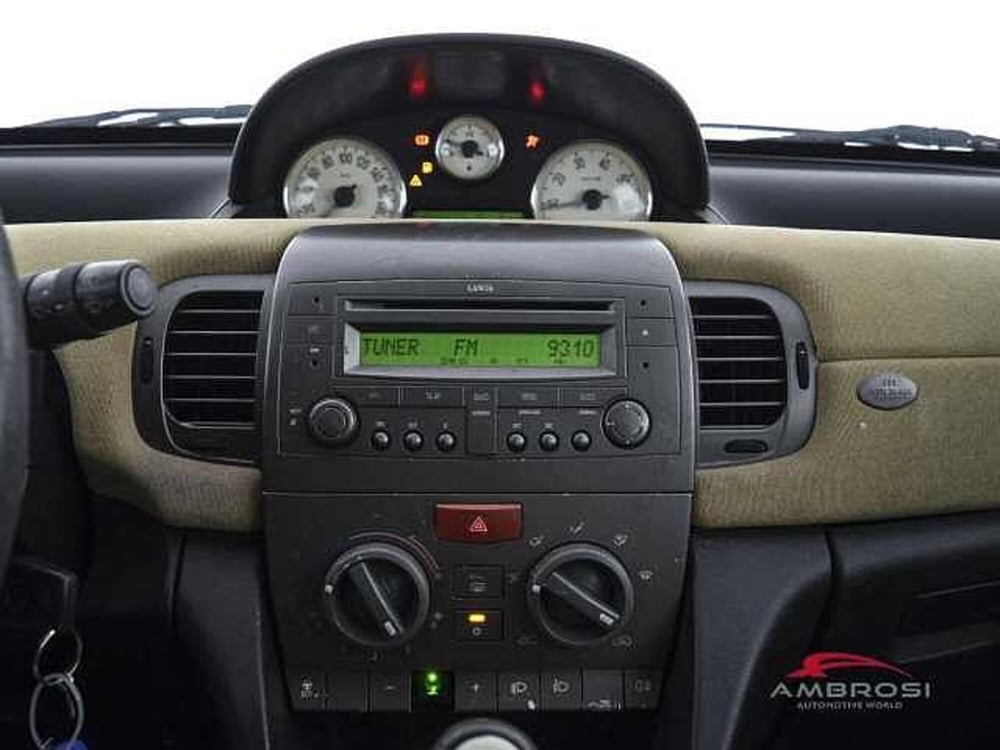 Lancia Ypsilon usata a Viterbo (16)