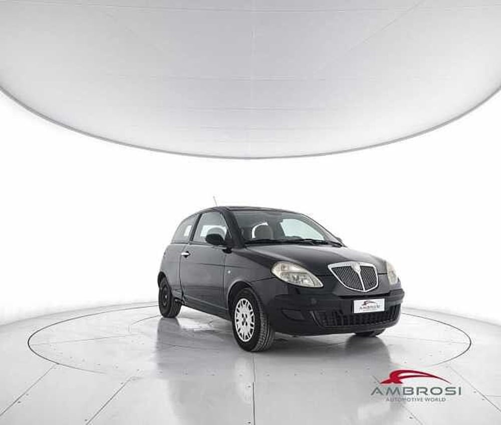 Lancia Ypsilon usata a Viterbo (2)