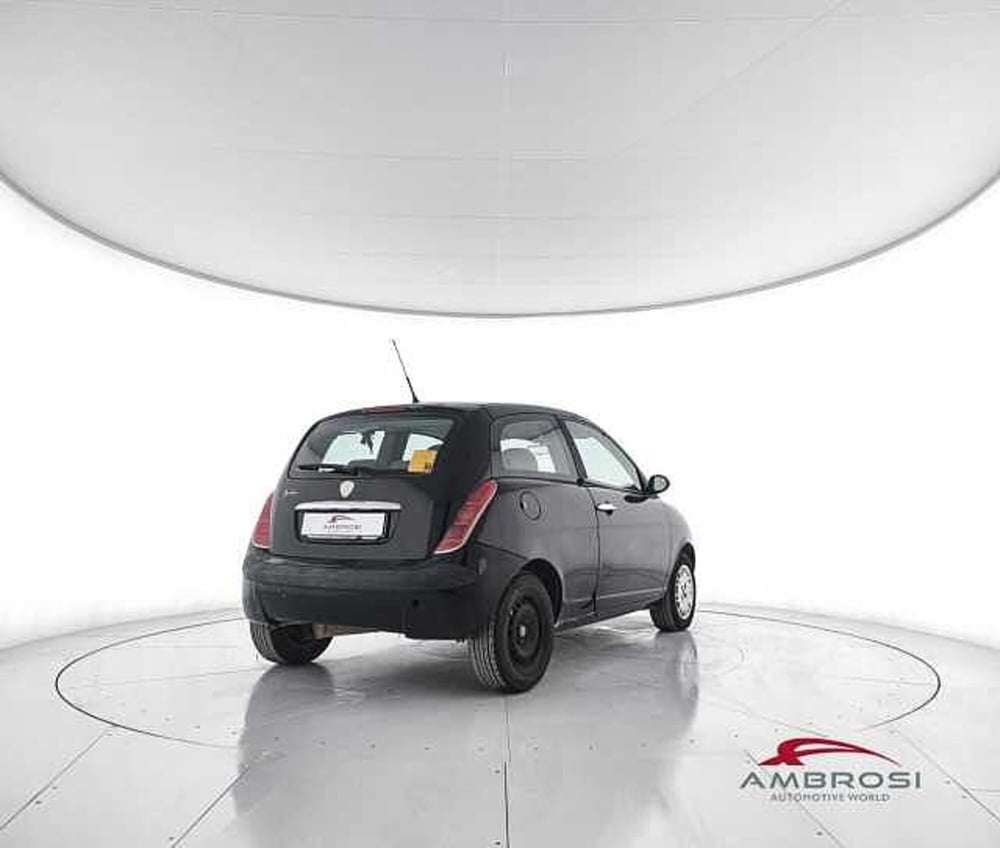 Lancia Ypsilon usata a Viterbo (3)