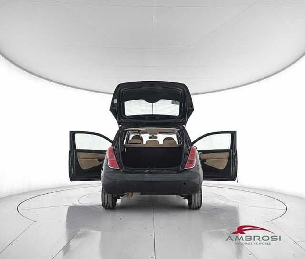 Lancia Ypsilon usata a Viterbo (7)