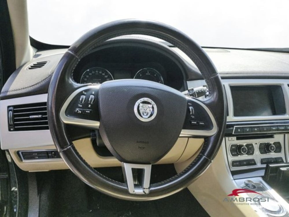 Jaguar XF usata a Perugia (11)