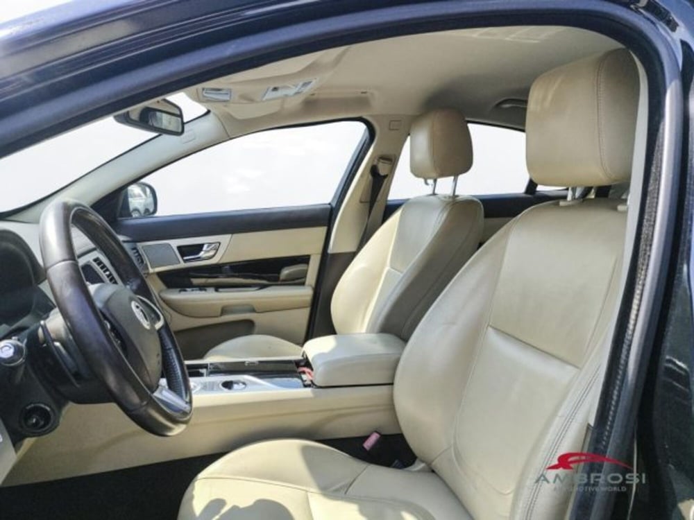 Jaguar XF usata a Perugia (7)