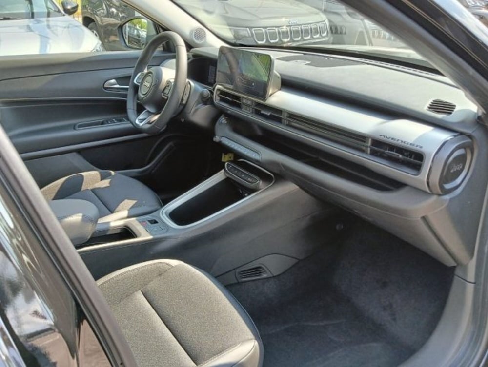 Jeep Avenger nuova a Brescia (15)