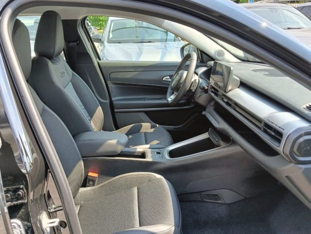 Jeep Avenger nuova a Brescia (16)