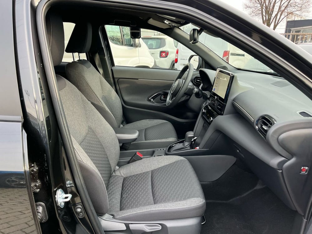 Toyota Yaris Cross nuova a Milano (11)