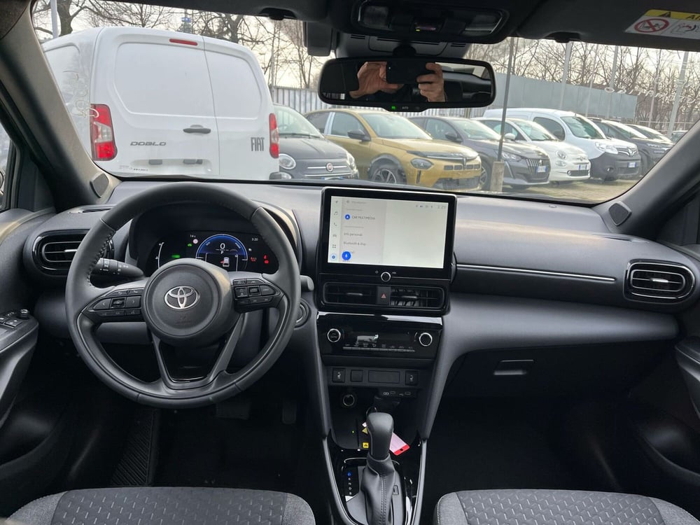 Toyota Yaris Cross nuova a Milano (14)