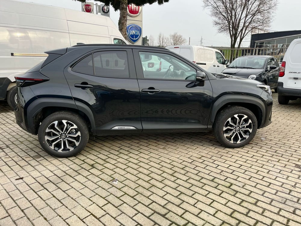 Toyota Yaris Cross nuova a Milano (4)