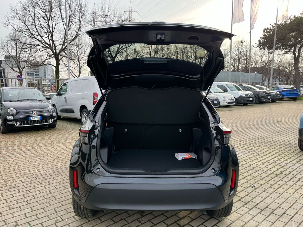 Toyota Yaris Cross nuova a Milano (8)