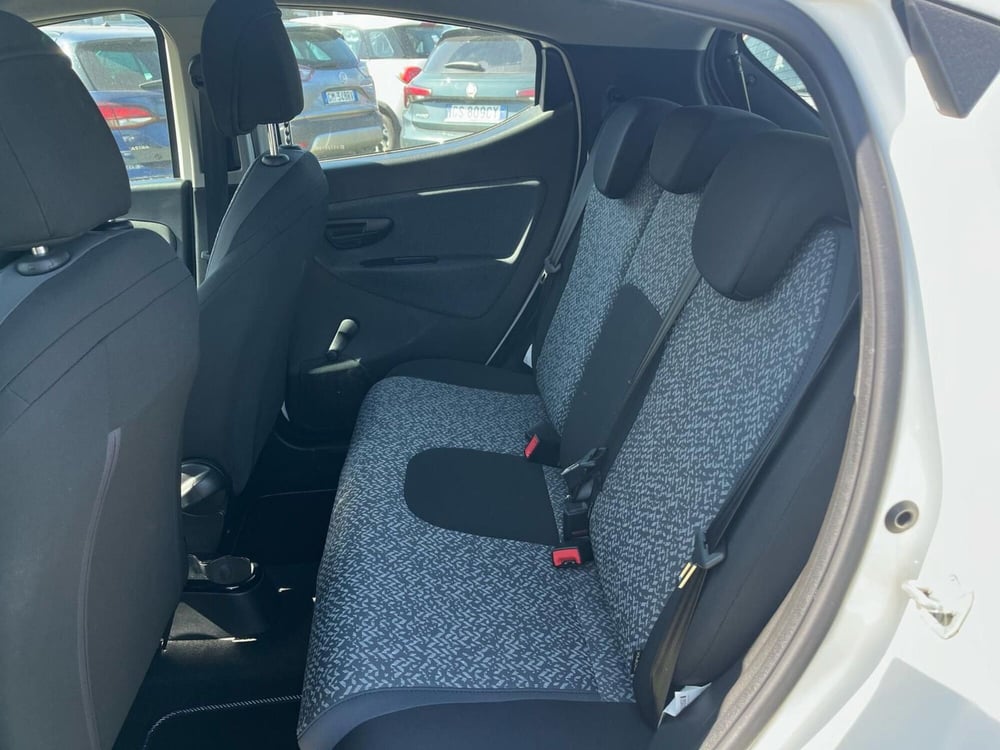 Lancia Ypsilon usata a Milano (13)