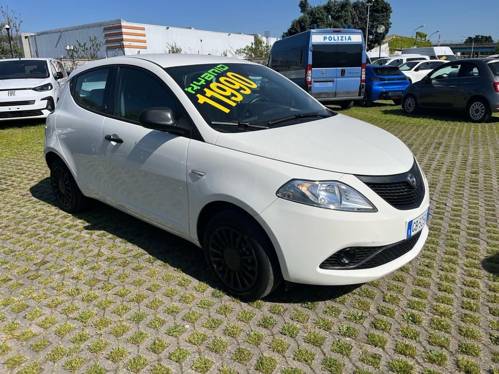 Lancia Ypsilon usata a Milano (3)