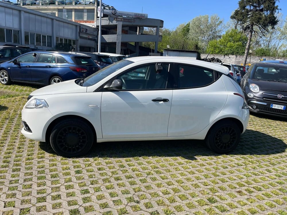 Lancia Ypsilon usata a Milano (4)