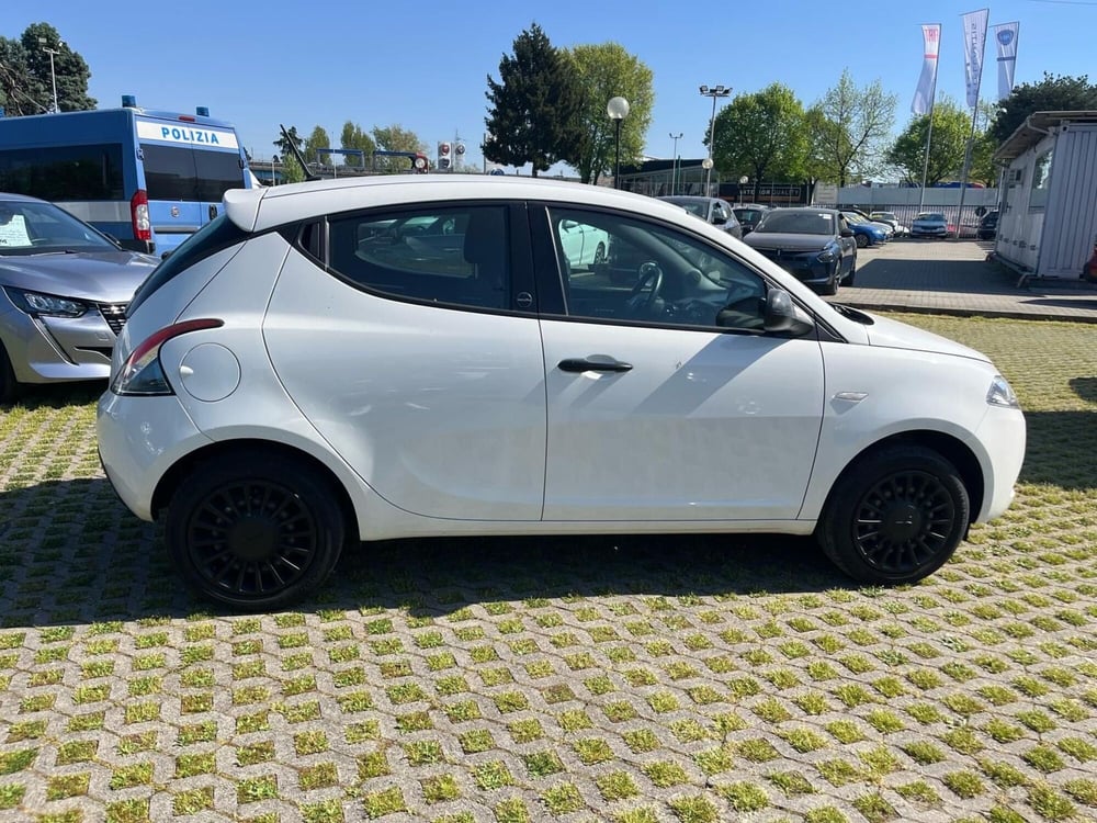 Lancia Ypsilon usata a Milano (5)