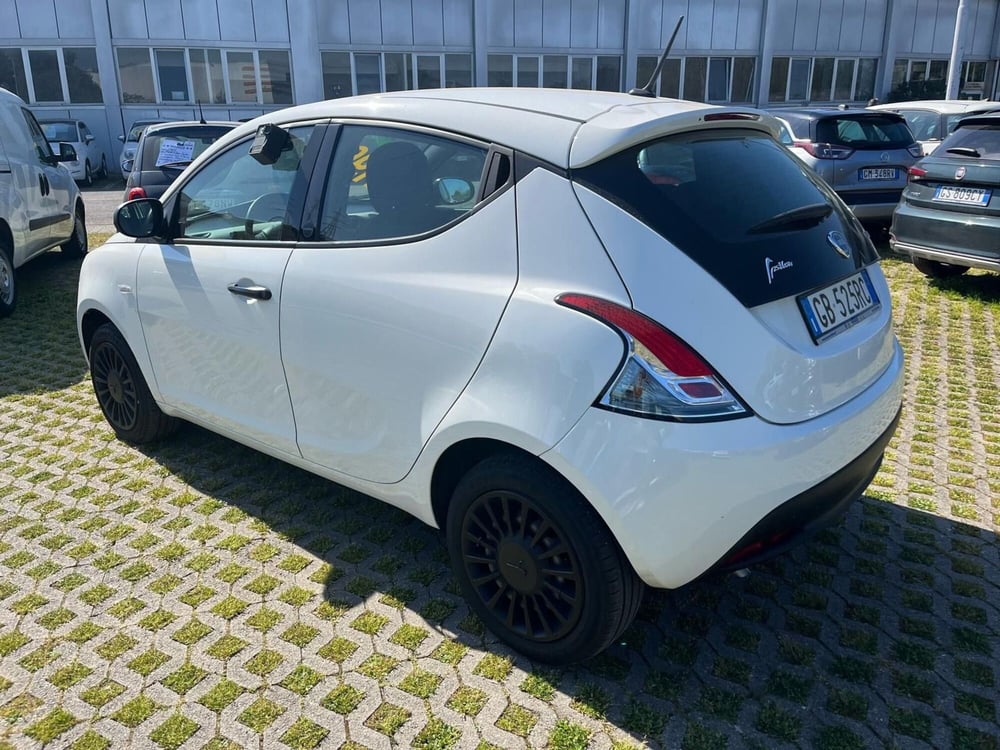 Lancia Ypsilon usata a Milano (6)
