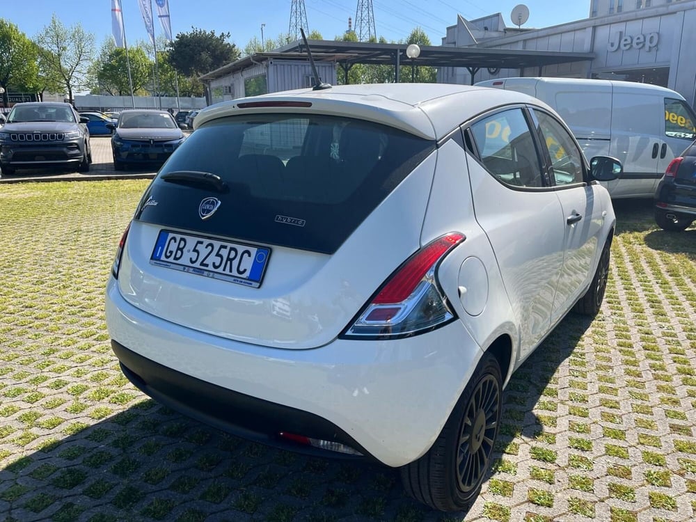 Lancia Ypsilon usata a Milano (7)