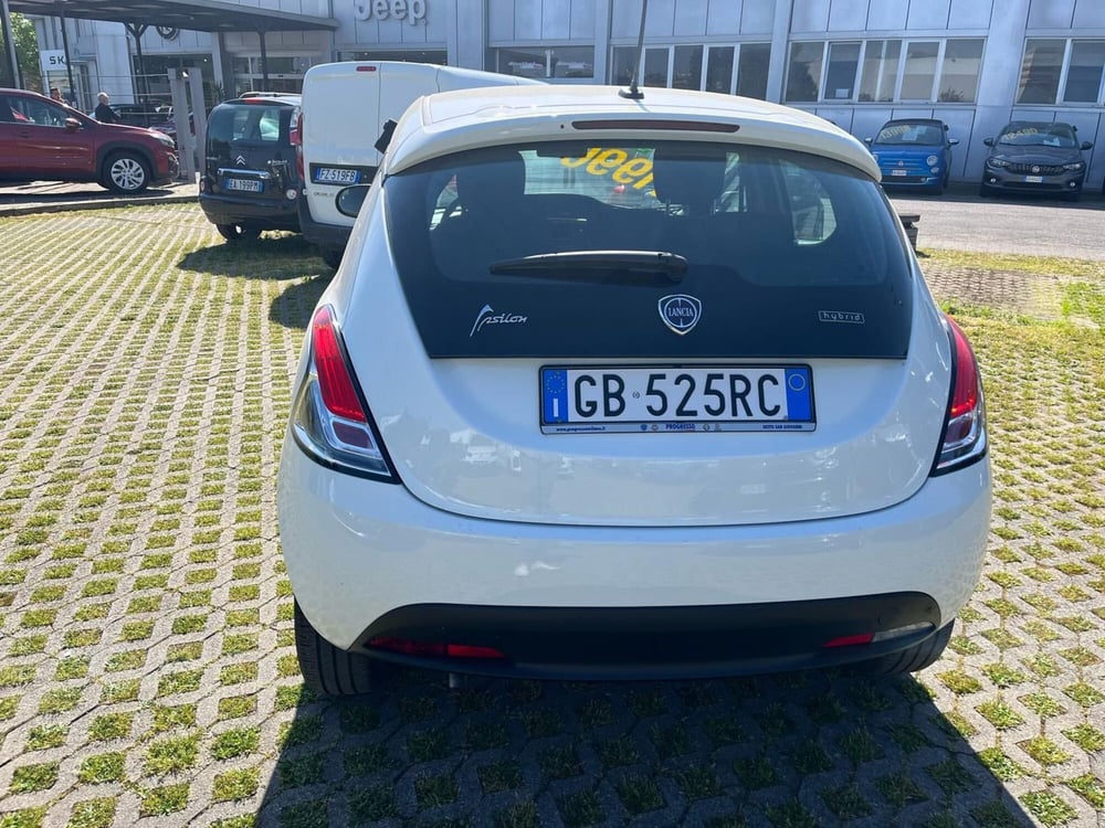 Lancia Ypsilon usata a Milano (8)