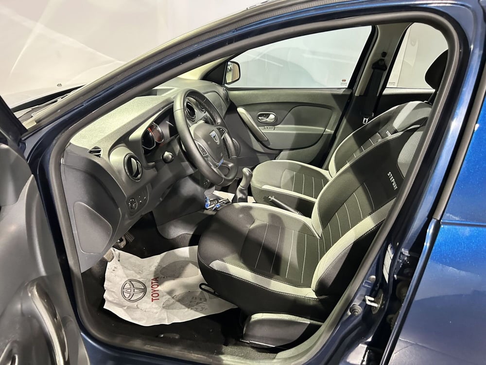 Dacia Sandero usata a Milano (12)