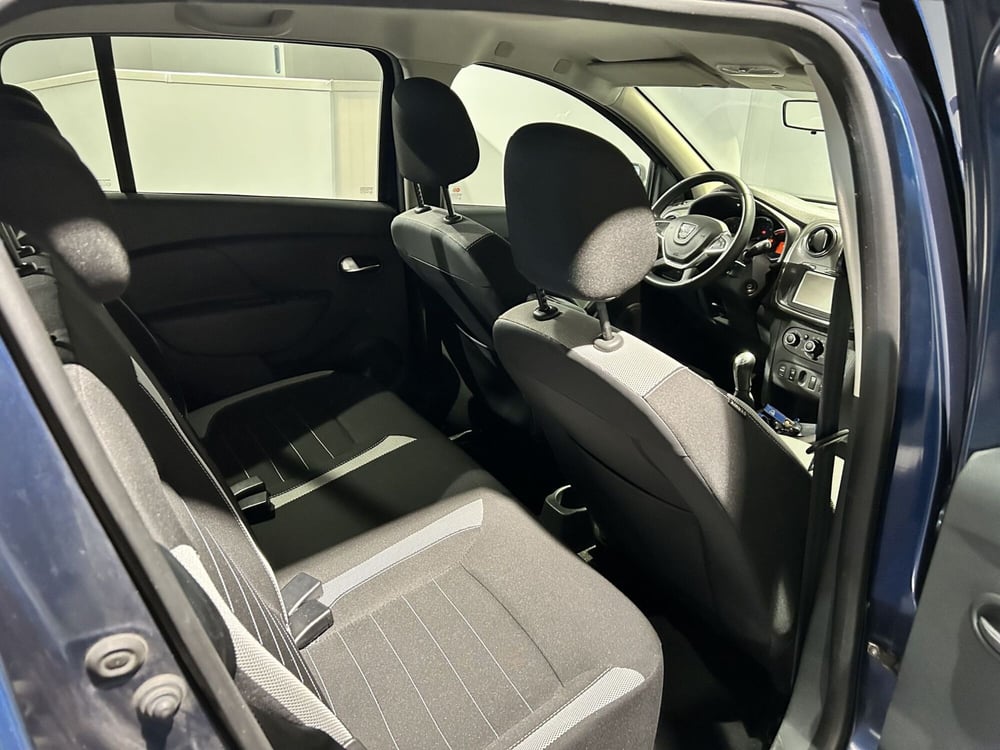 Dacia Sandero usata a Milano (14)