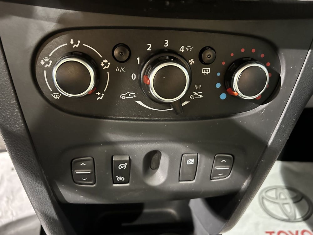 Dacia Sandero usata a Milano (18)