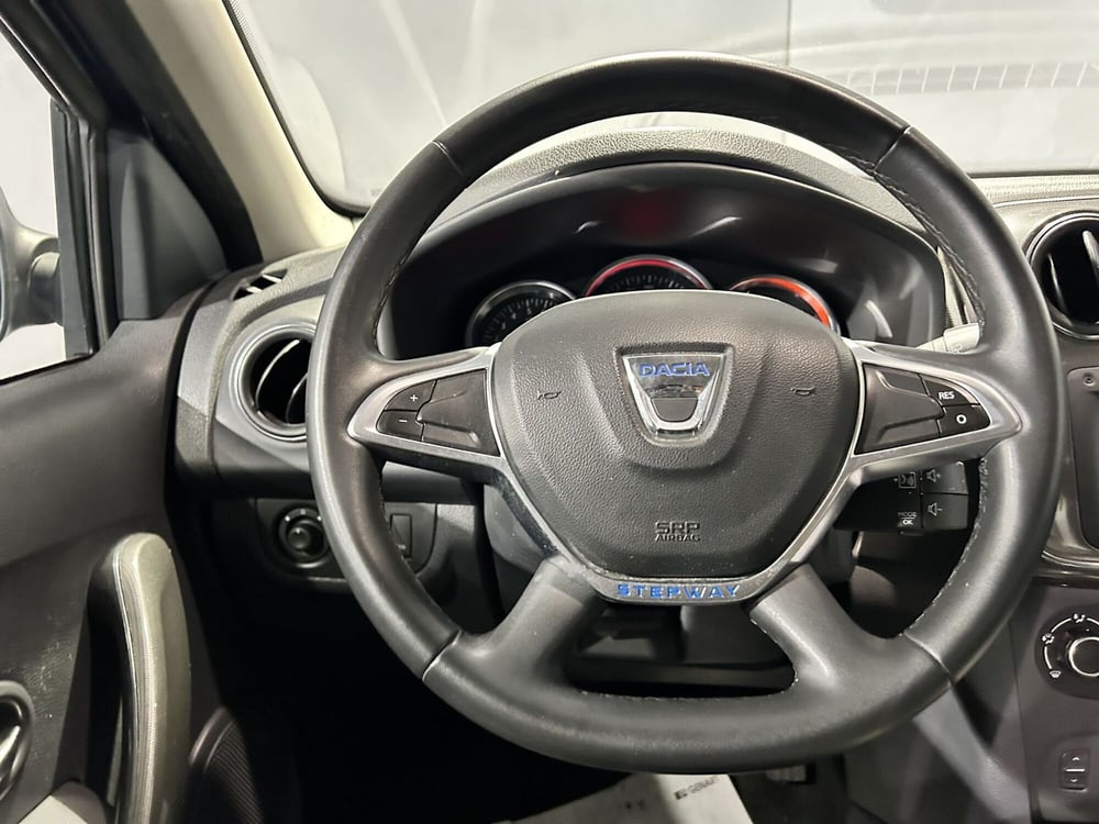 Dacia Sandero usata a Milano (8)