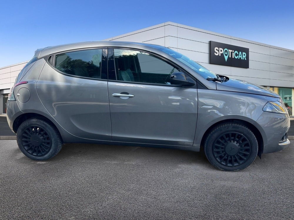 Lancia Ypsilon usata a Pescara (2)