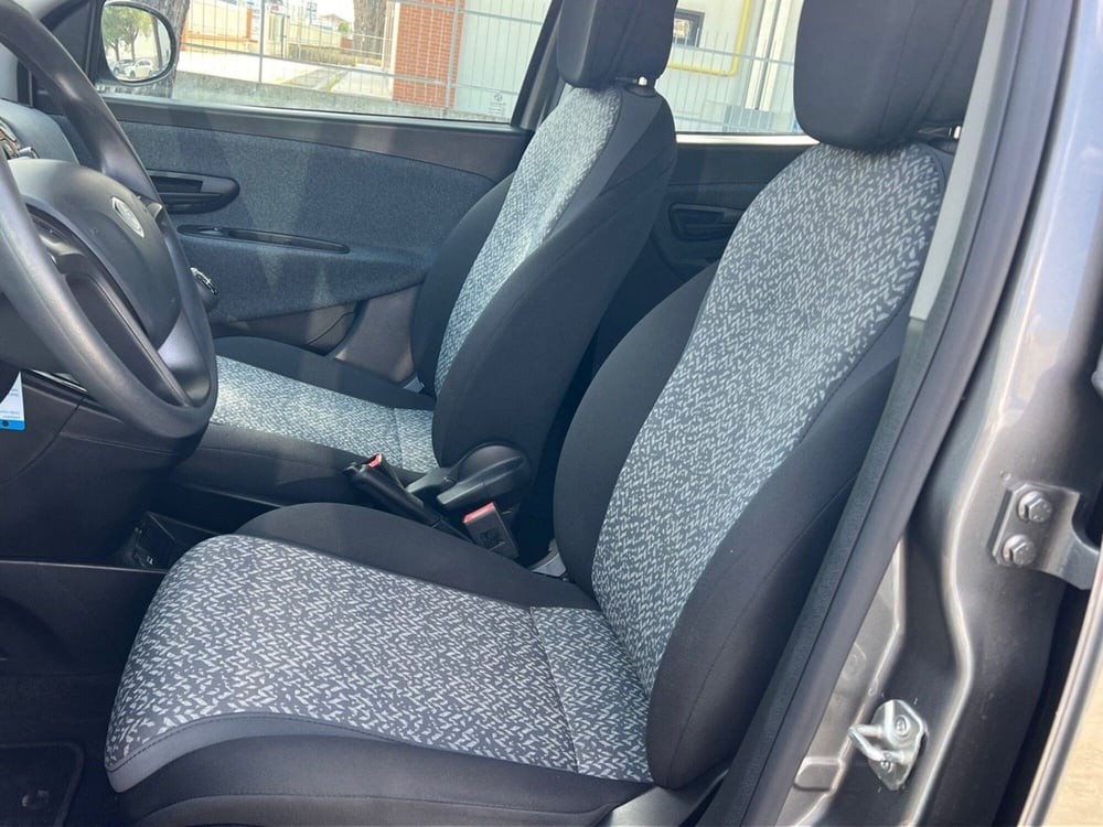 Lancia Ypsilon usata a Pescara (8)
