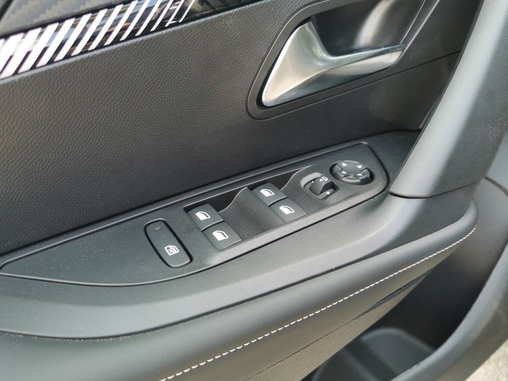 Peugeot 2008 nuova a Taranto (17)