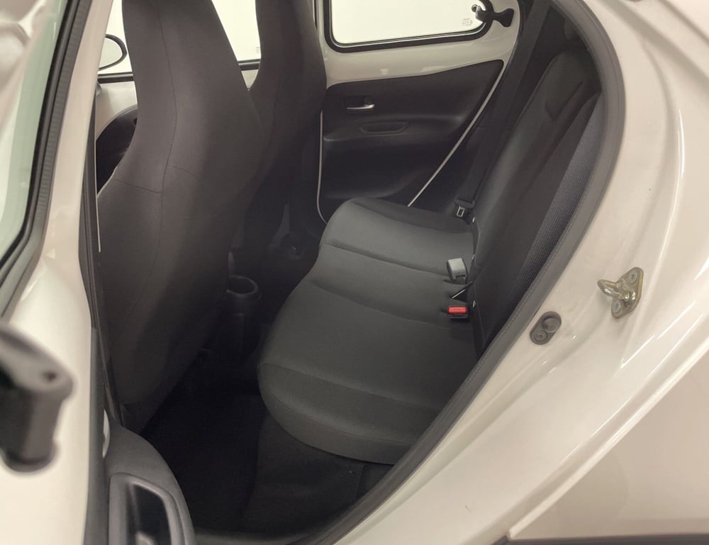 Toyota Aygo X usata a Varese (11)