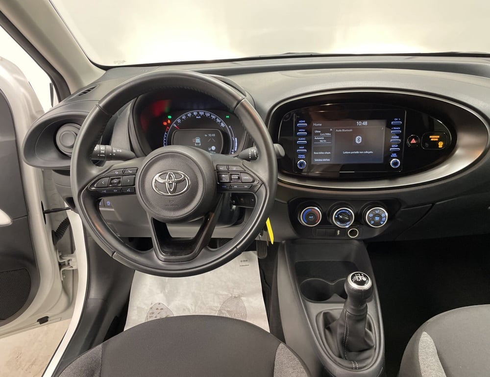 Toyota Aygo X usata a Varese (14)