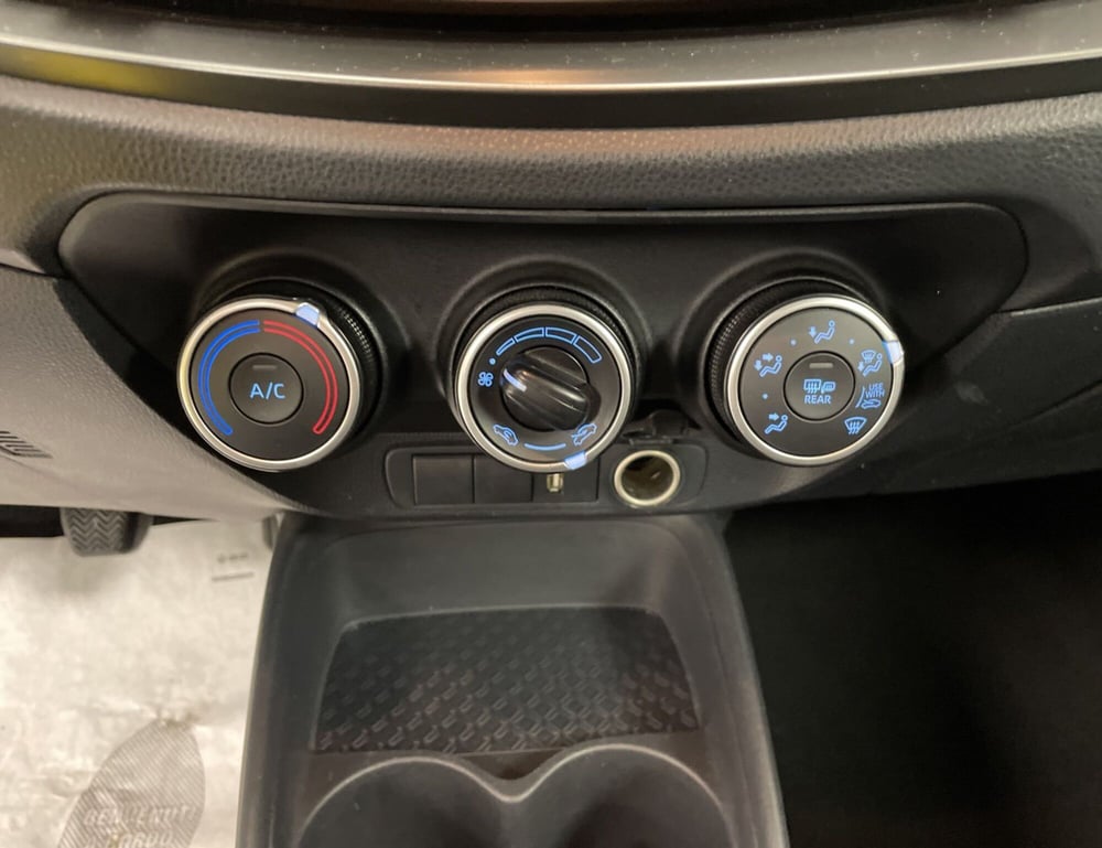 Toyota Aygo X usata a Varese (17)