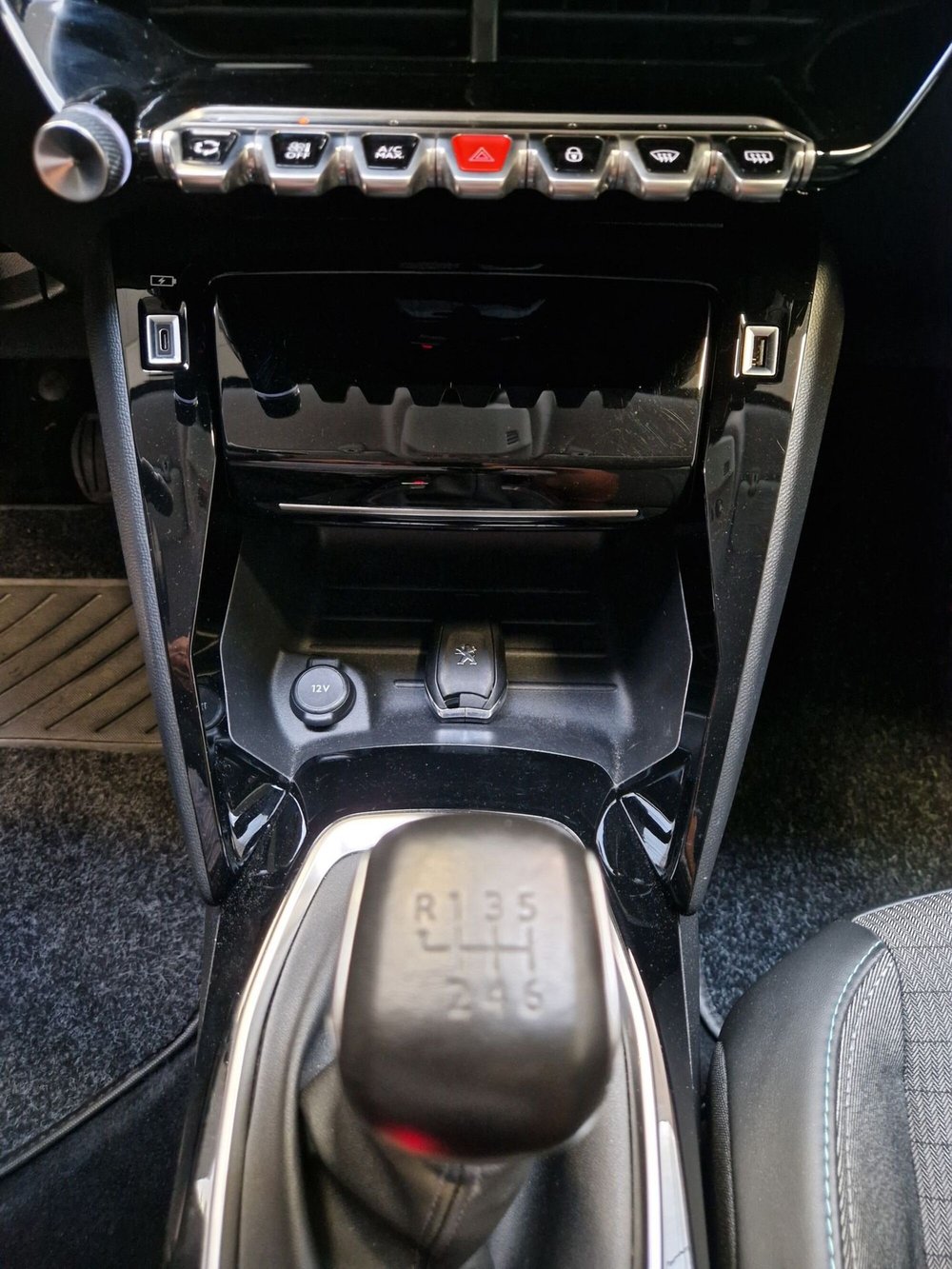 Peugeot 208 usata a Varese (11)