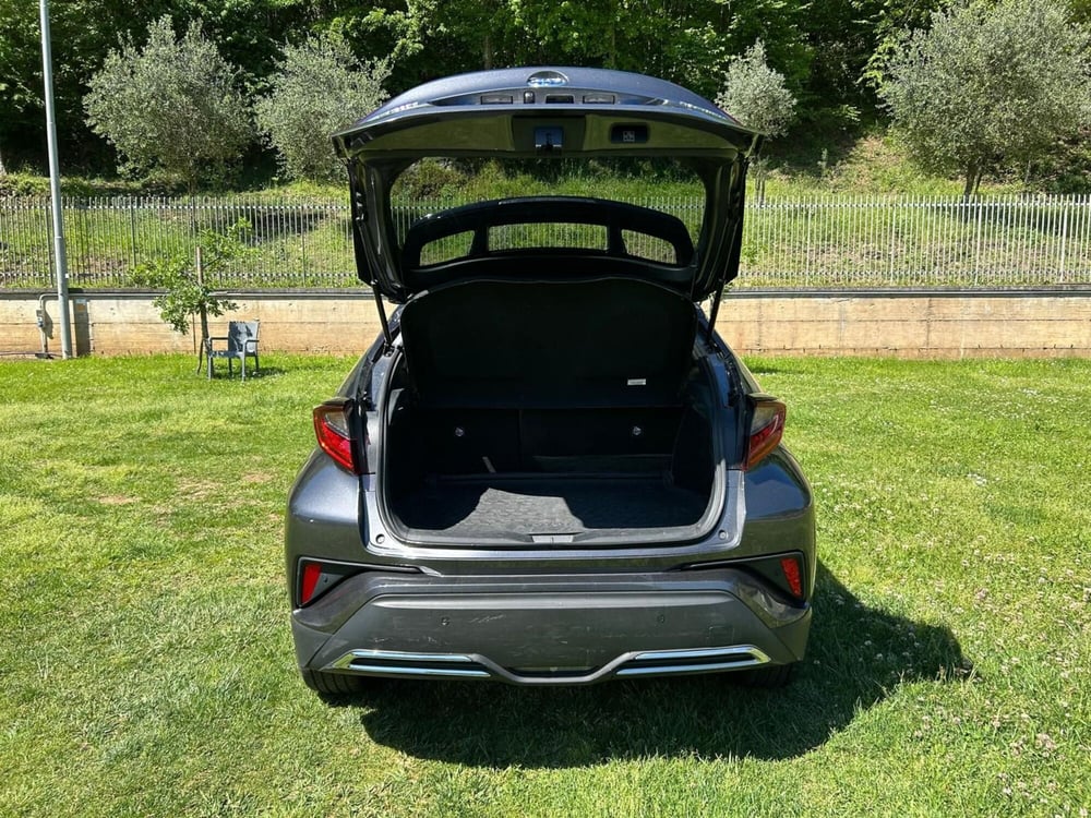 Toyota Toyota C-HR usata a Salerno (13)