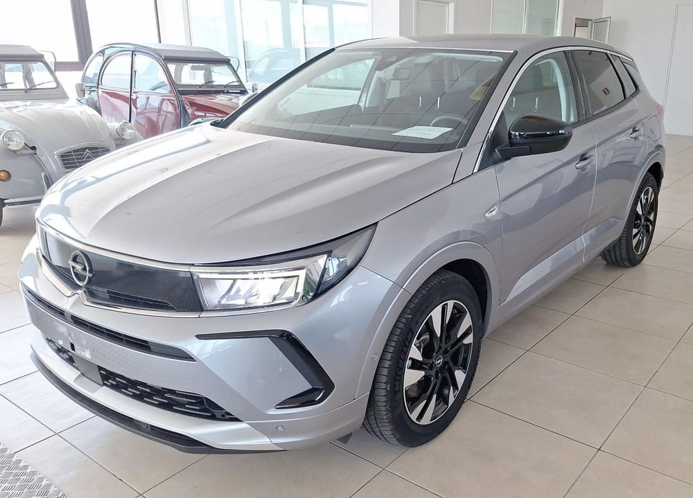 Opel Grandland nuova a Firenze