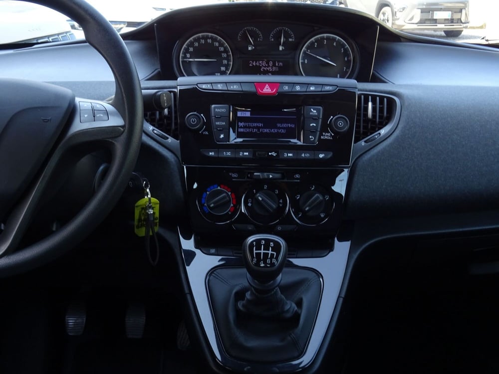 Lancia Ypsilon usata a Venezia (15)
