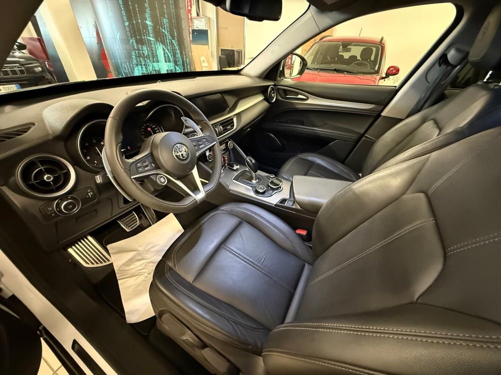 Alfa Romeo Stelvio usata a Arezzo (11)