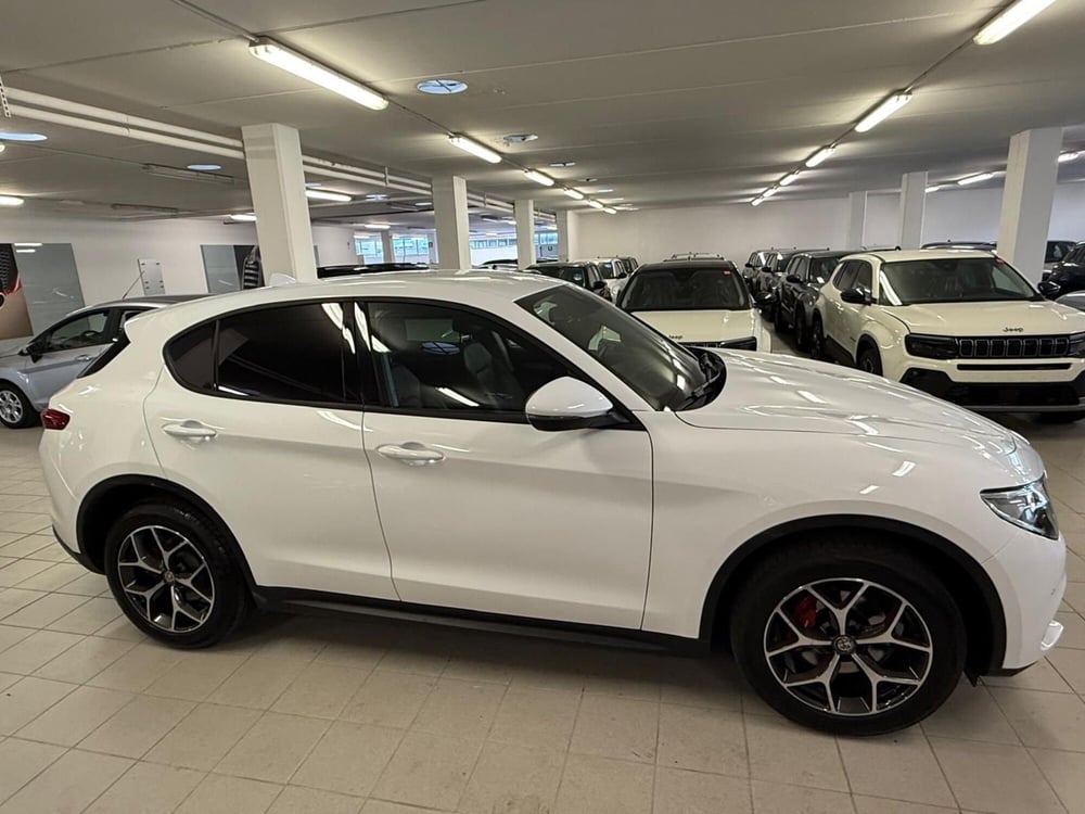 Alfa Romeo Stelvio usata a Arezzo (5)