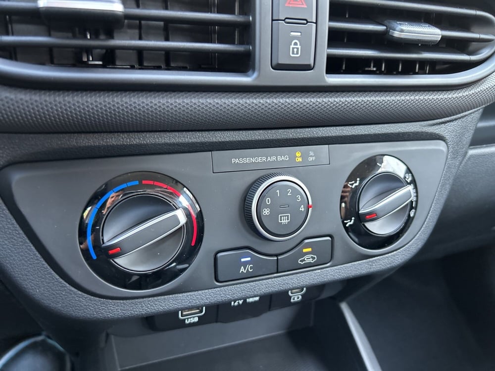 Hyundai i10 nuova a Roma (18)