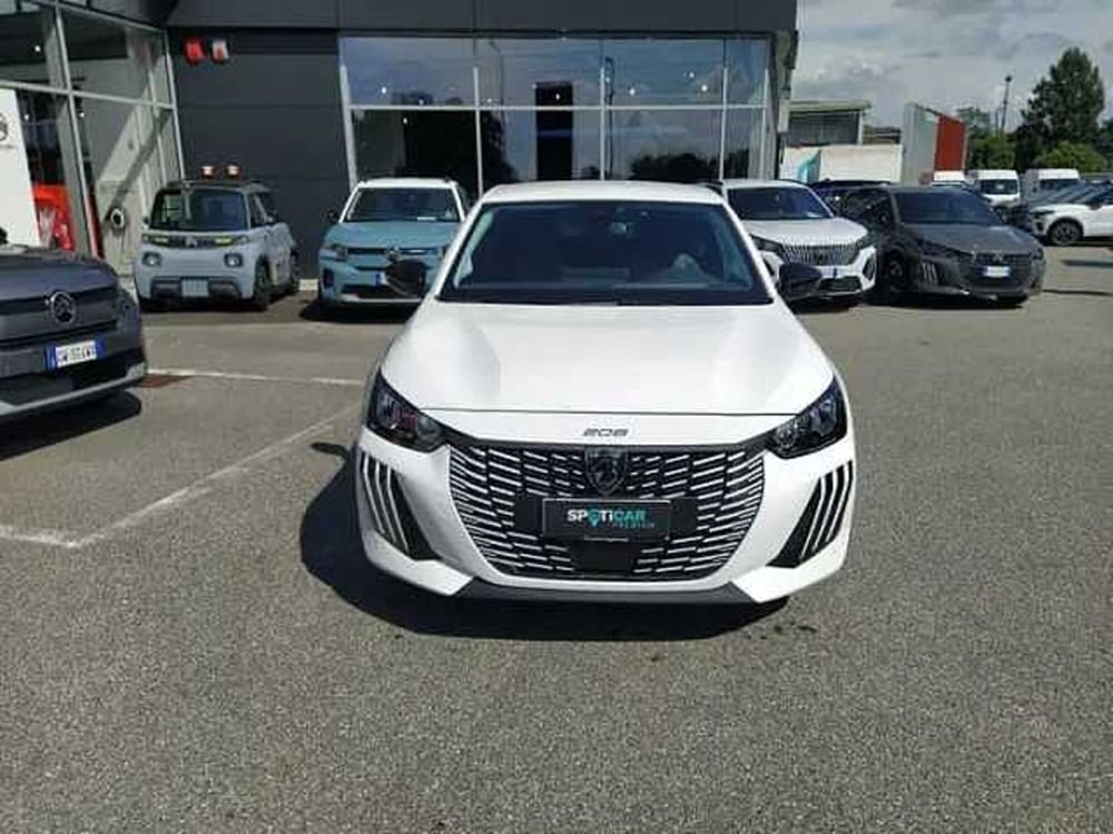 Peugeot 208 nuova a Milano (2)