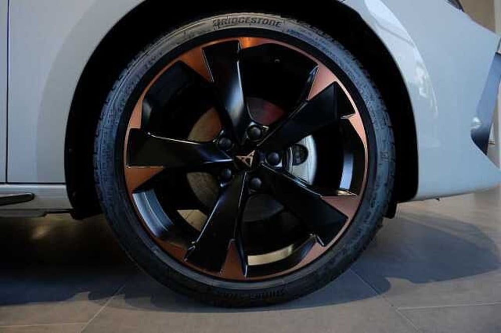 Cupra Leon nuova a Varese (3)