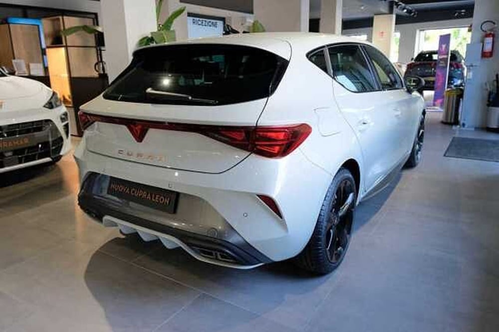 Cupra Leon nuova a Varese (4)