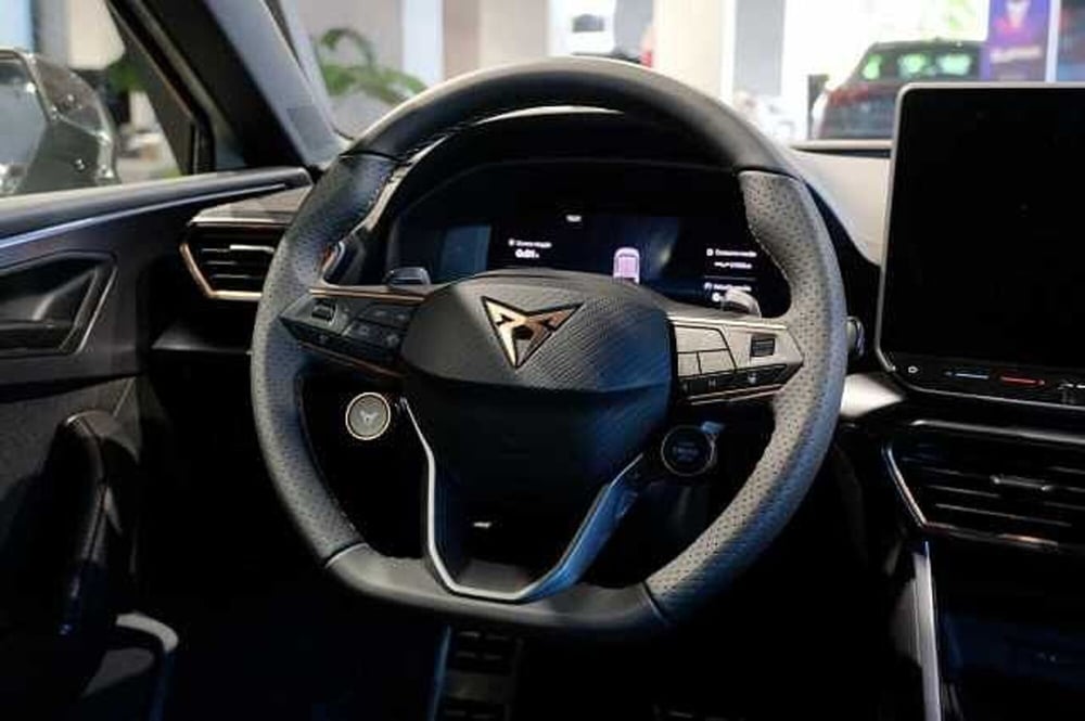 Cupra Leon nuova a Varese (9)