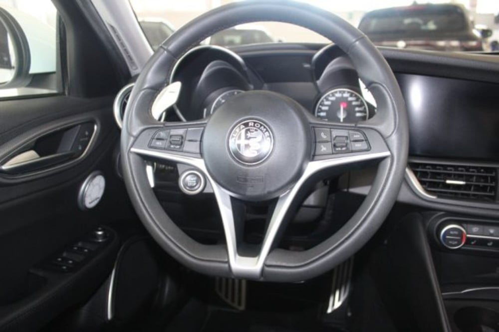 Alfa Romeo Giulia usata a Terni (12)