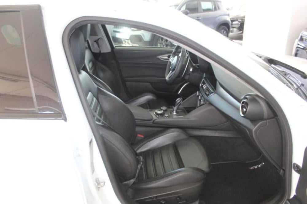 Alfa Romeo Giulia usata a Terni (8)